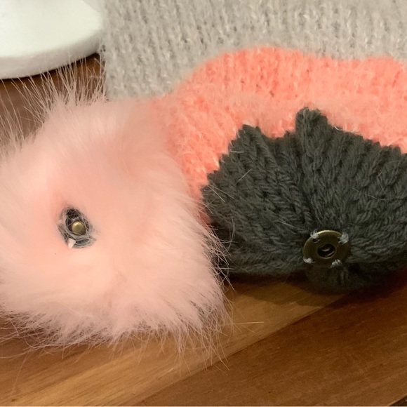 Slouchy Knitted Winter Reversible Hat with Faux Fur Snap Pom - Picture 2 of 4